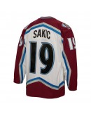 Joe Sakic Colorado Avalanche Mitchell & Ness 2000/01 Captain Patch Blue Line Player Jersey - White